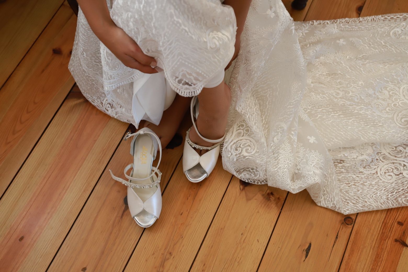 Vestido de noiva em renda com decote em V