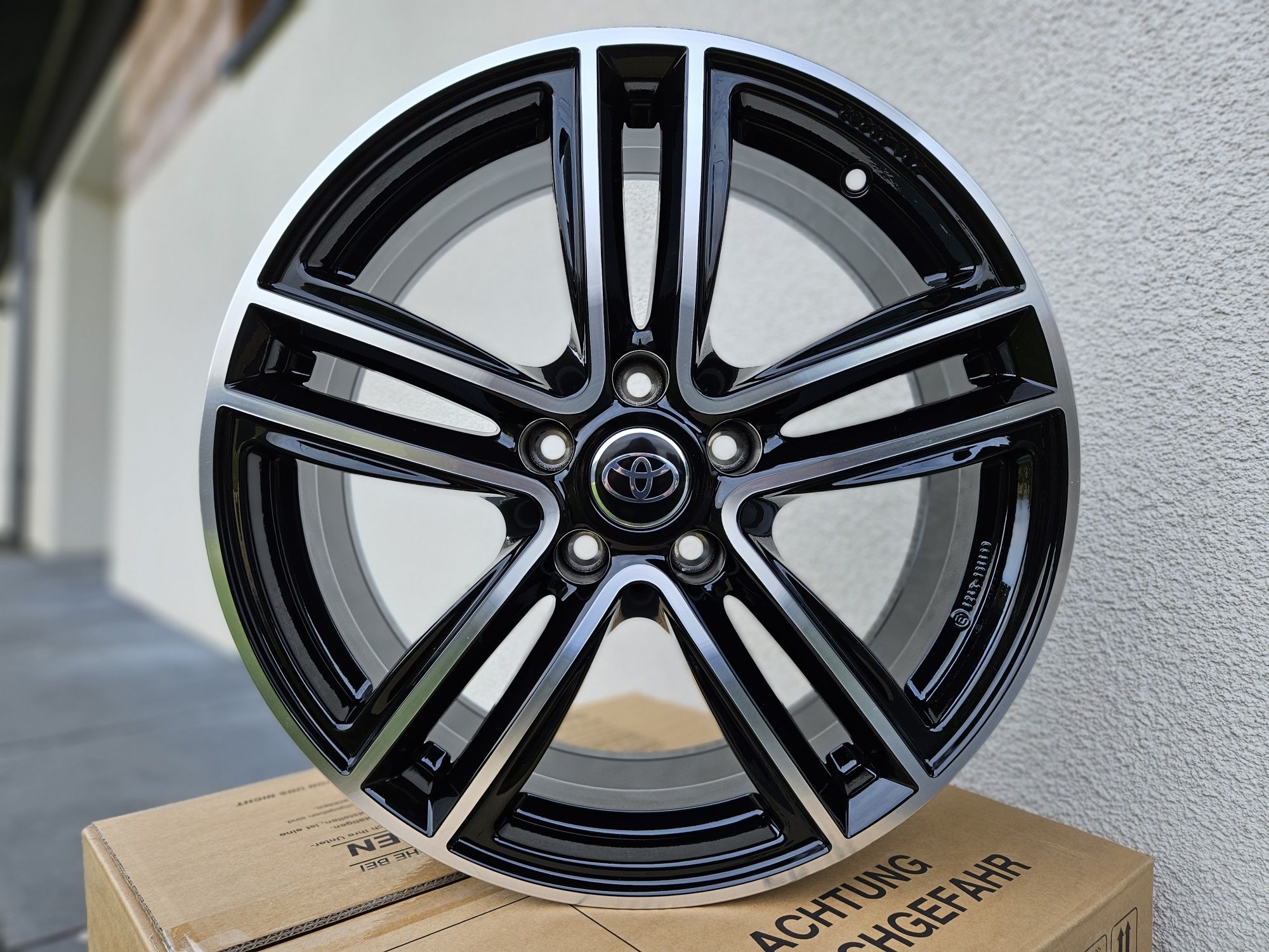 TOYOTA RAV4 18 " Nowe 5x114,3 C-HR II Corolla Cross CHR Felgi Czarne