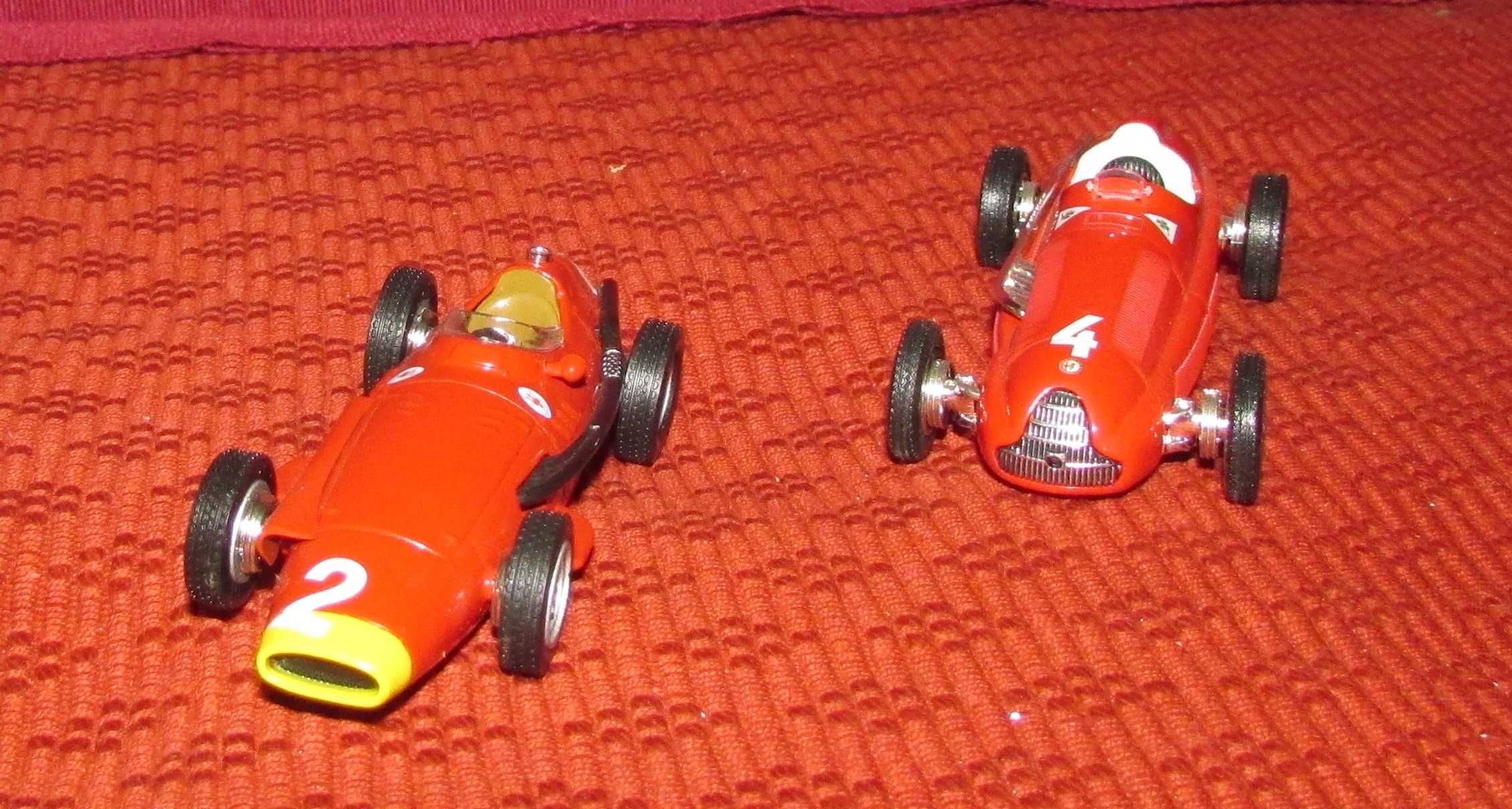 Carros de miniatura vermelhos para coleção