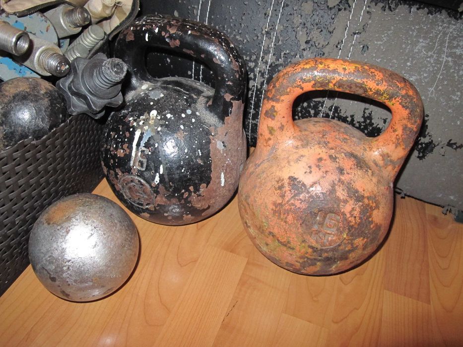 Гирі,  Гантелі,  Бліни, Штанга, вібромассажер