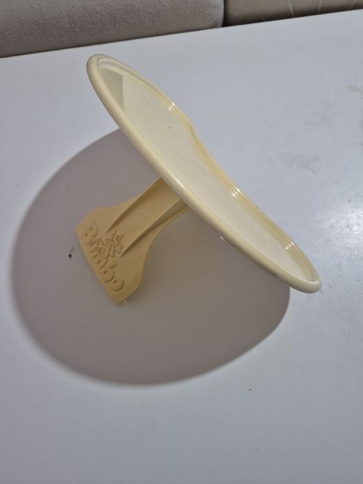 Bumbo laranja com bandeja