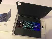 Чохол з RGB клавіатурою для iPad Air 13 та iPad Pro 12.9 украінські лі