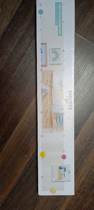 Półka z wieszakami