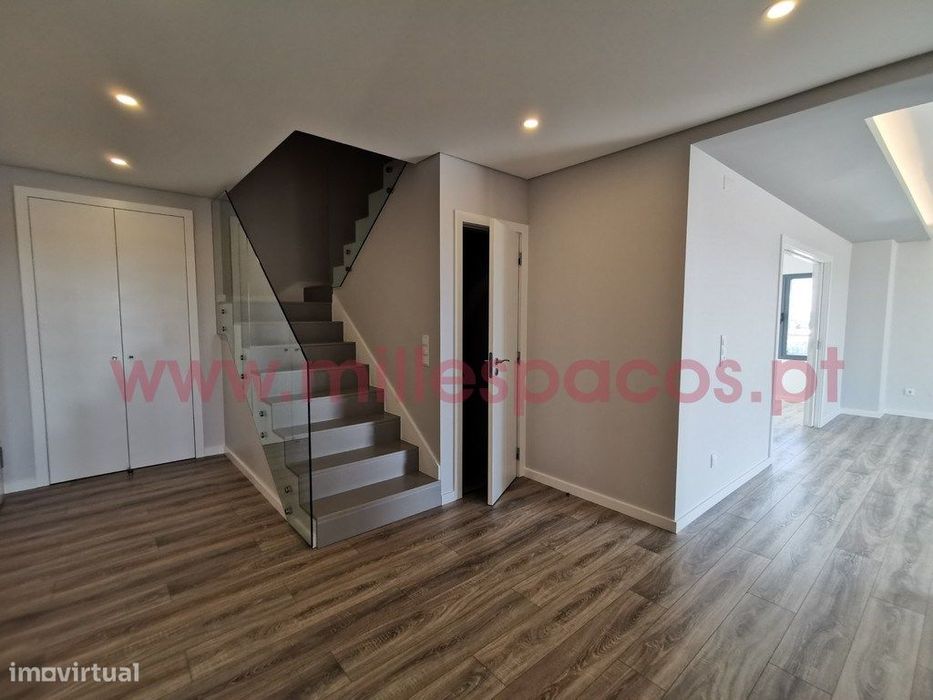 Duplex T3+2 Terraço e Box 2 carros