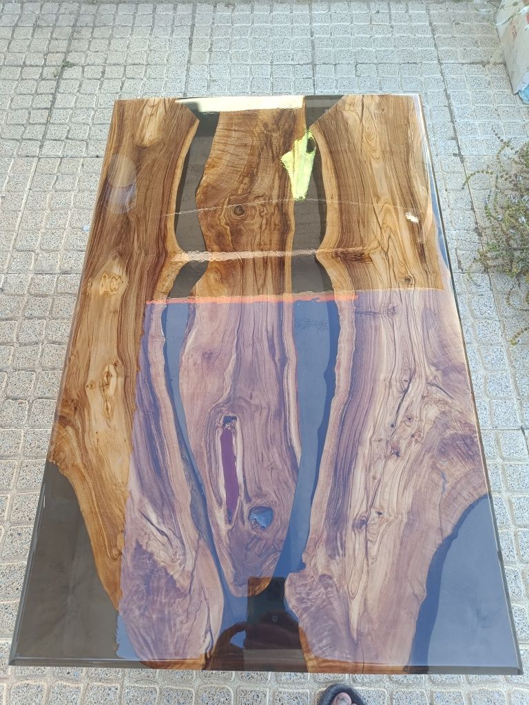 Mesa de centro em resina epoxi
