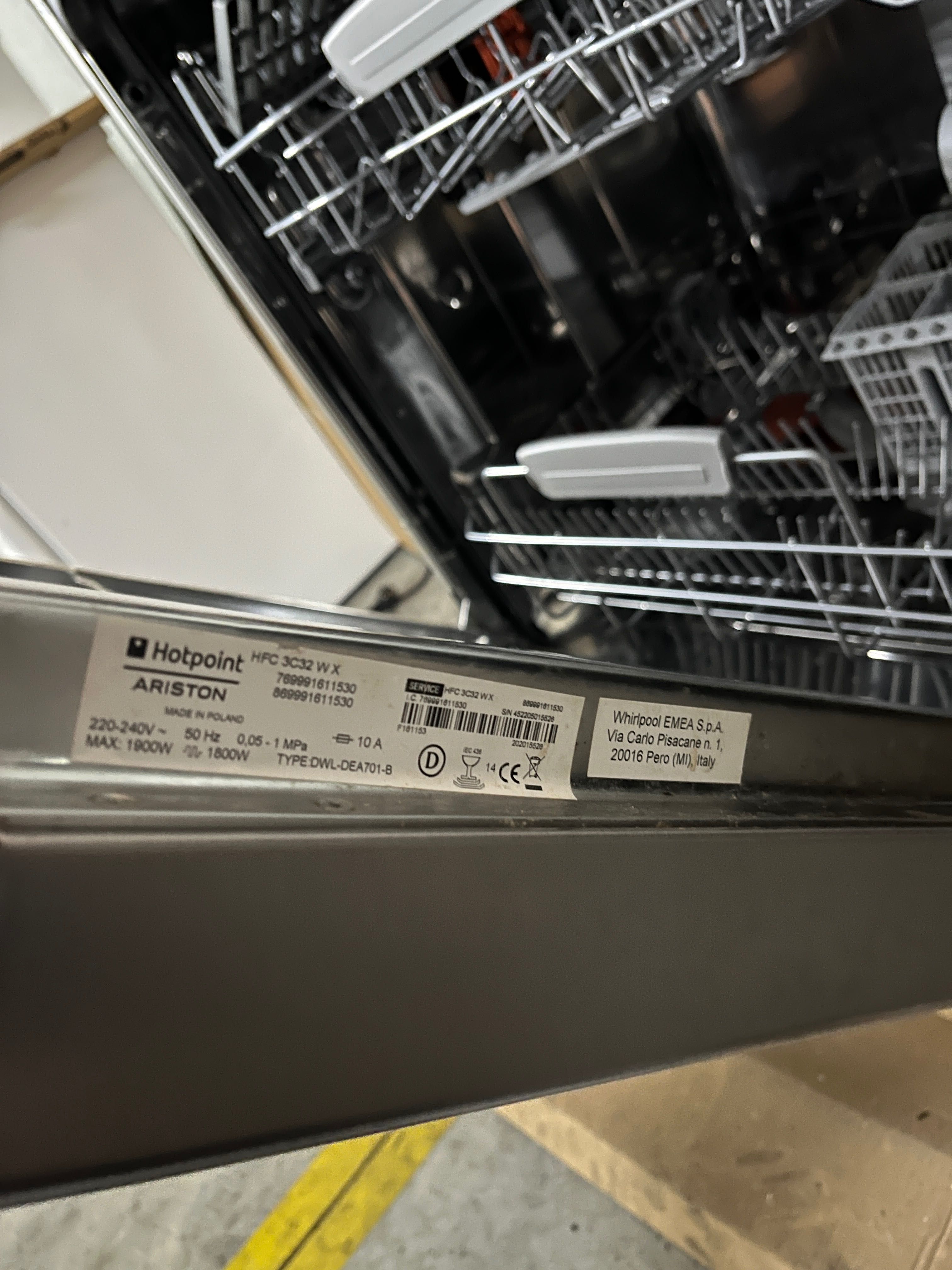Máquina de Lavar Loiça Hotpoint HFC 3C32 WX
