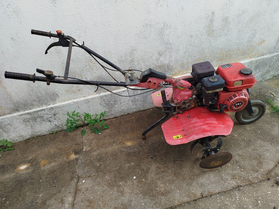 Motoenxada  com freses