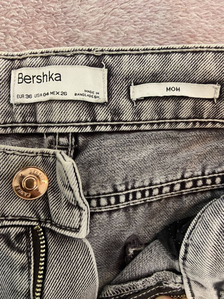 Продам женские джинсы Bershka р 36