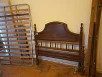 Cama madeira maciça em mogno com estrado