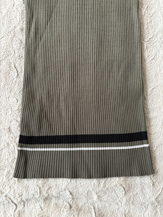 Długa sukienka prążkowana Mango S khaki