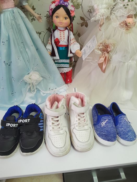 Продам детскую обувь