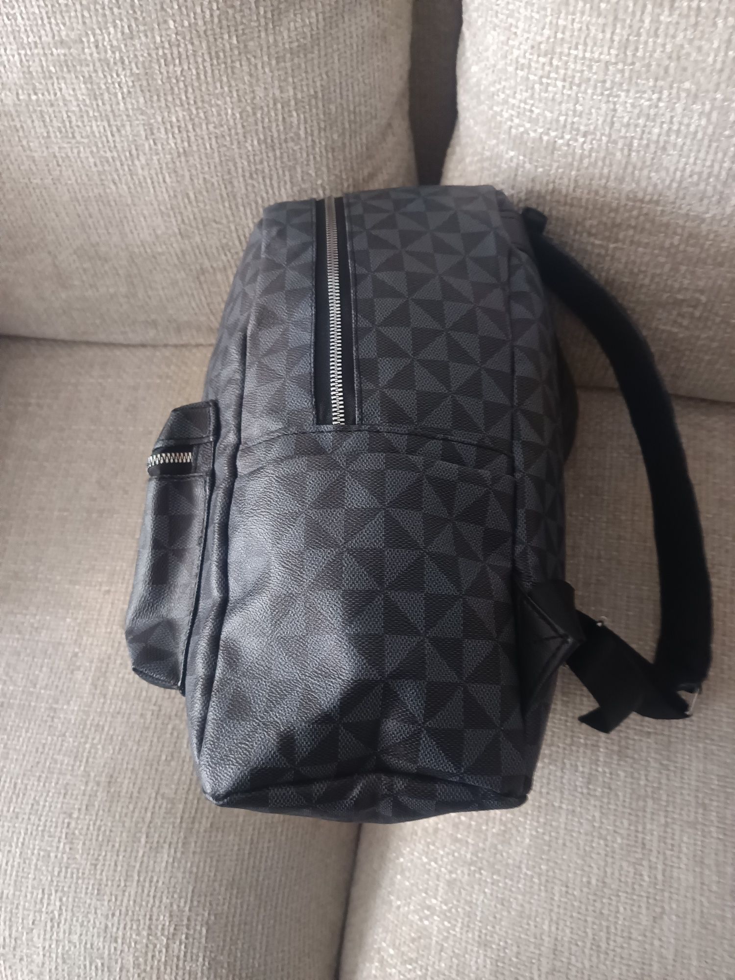 Mochila Nova  -  cinzenta e preta (estrear)