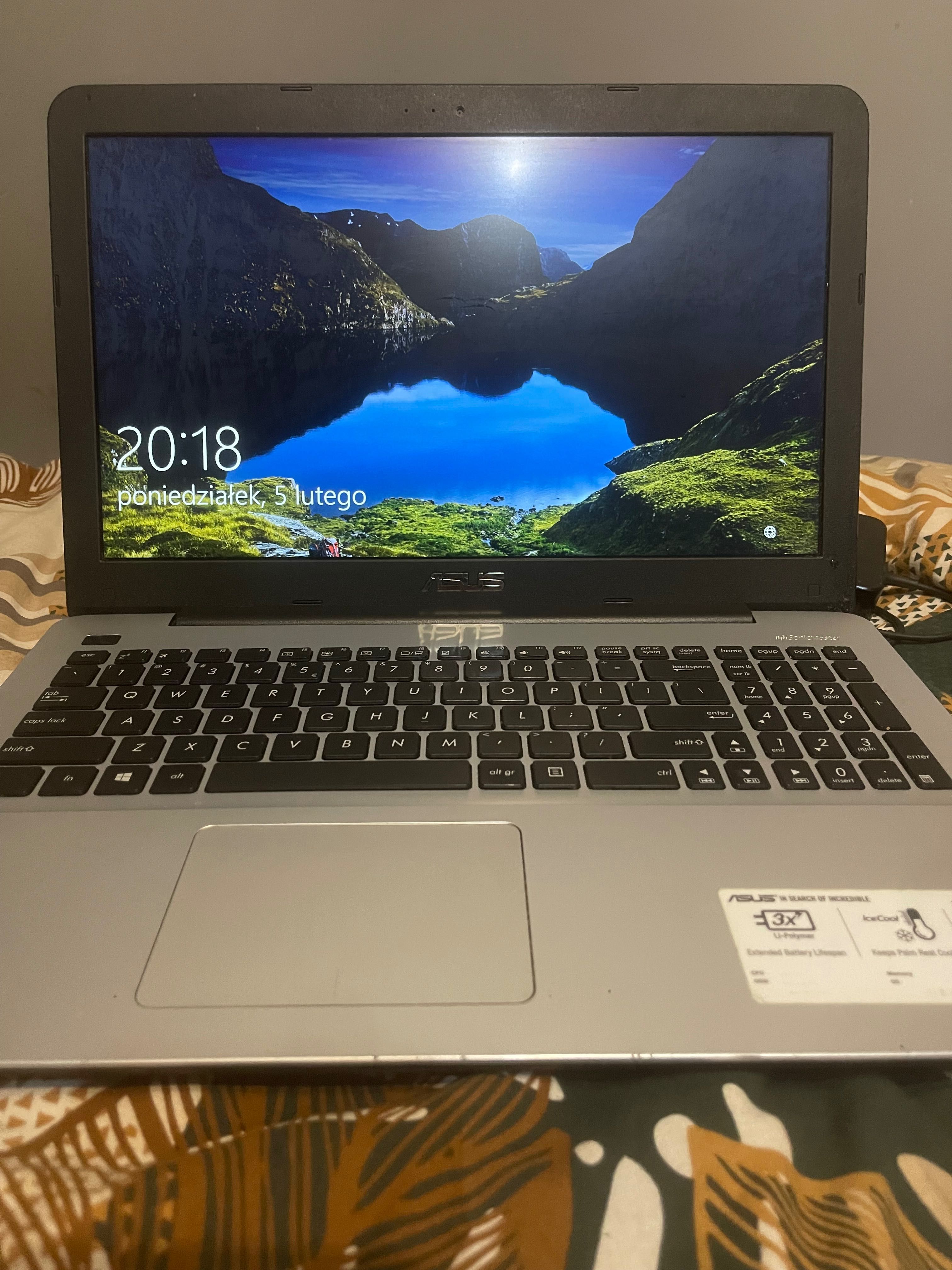 Laptop Asus f555q 4/237