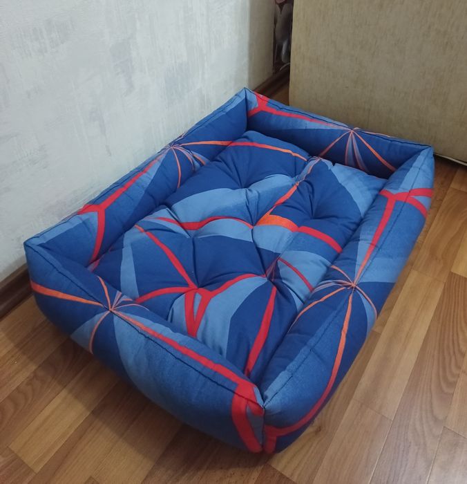 Лежанки та матрасики для собак та котів