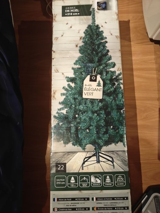 Árvore natal 2.10cm, nunca usada.