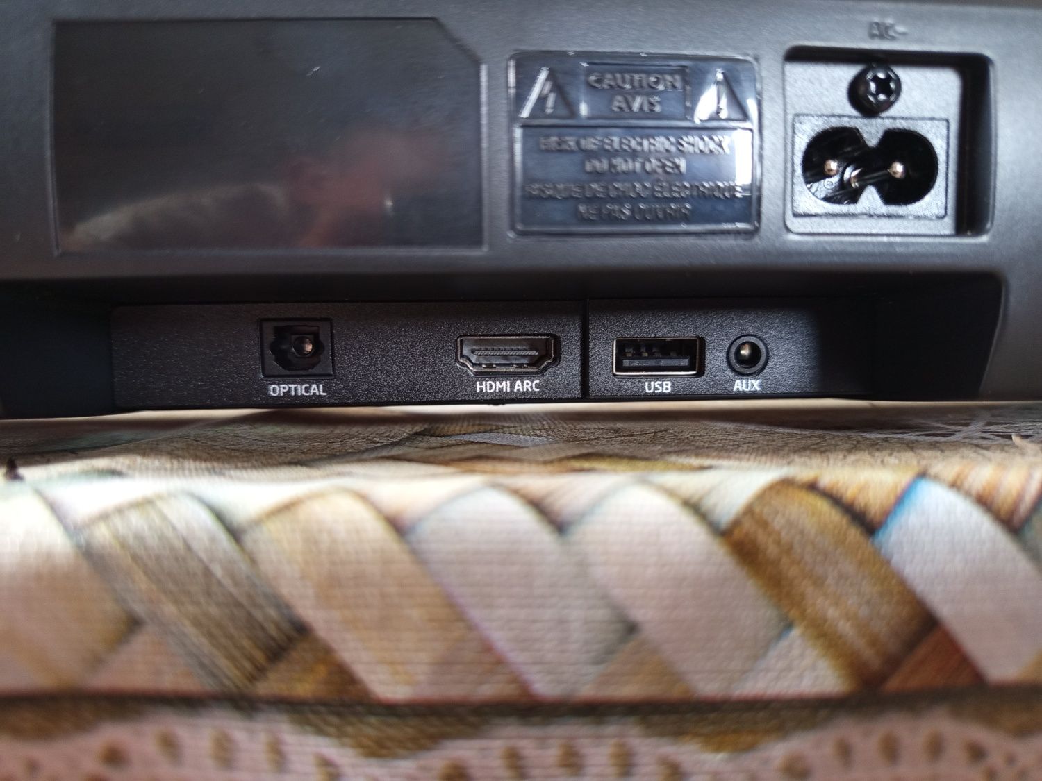 Soundbar SHARP HT-SB100 2.0 – Stan idealny + gratisy!