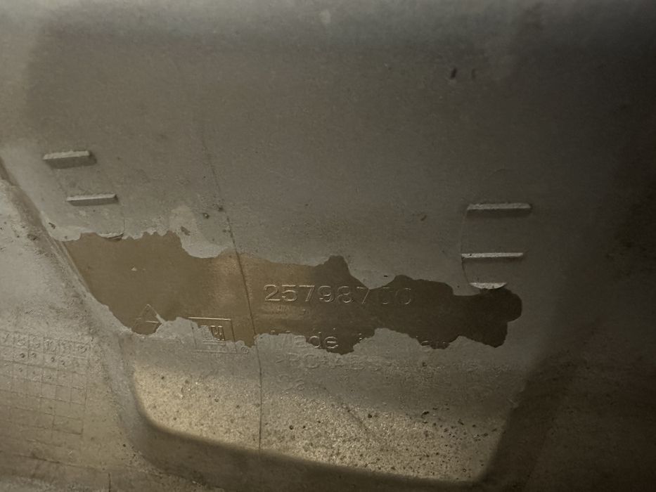 Поодам молдинг бампера gm-25798760