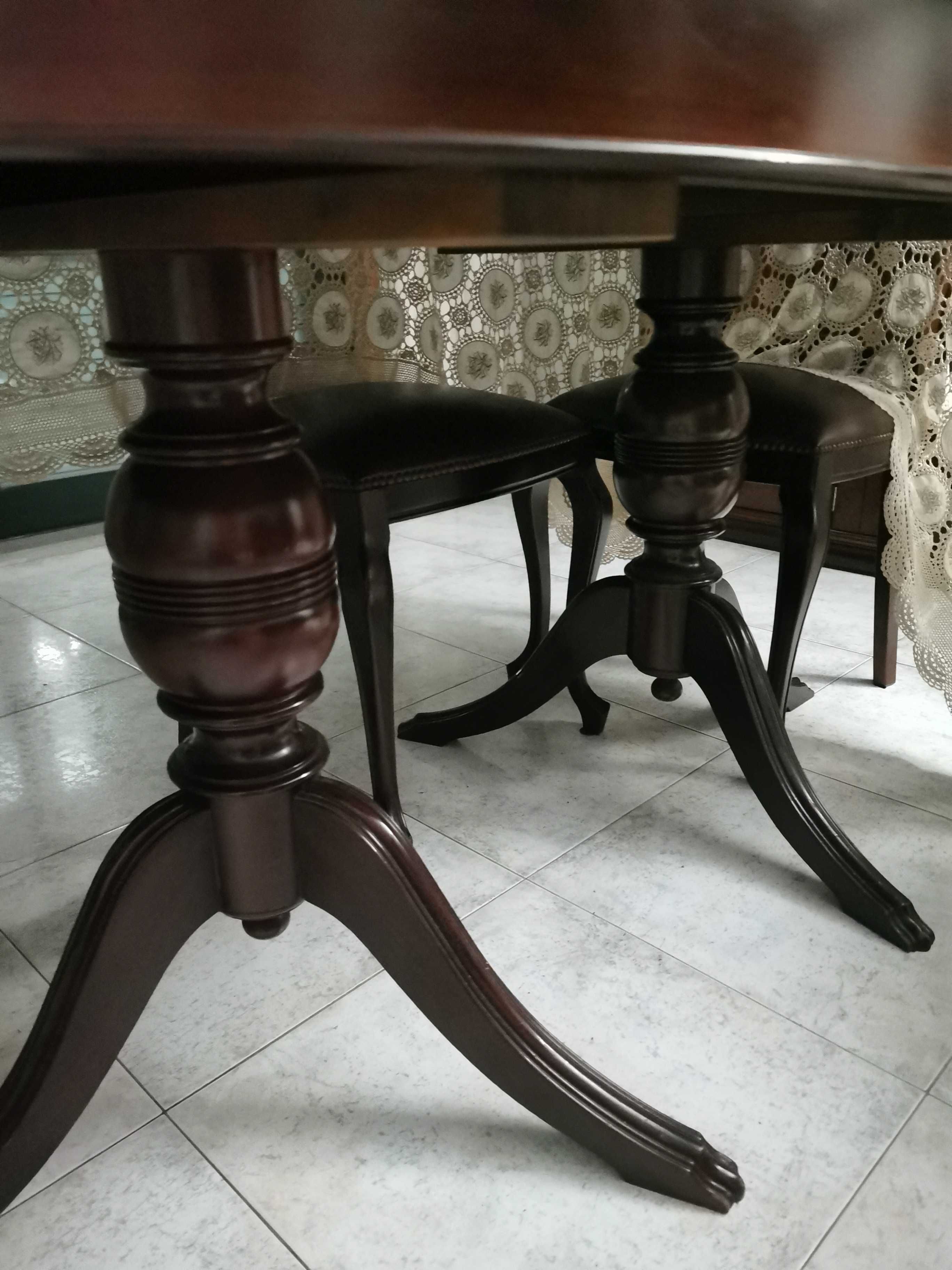 Sala de jantar em cerejeira
