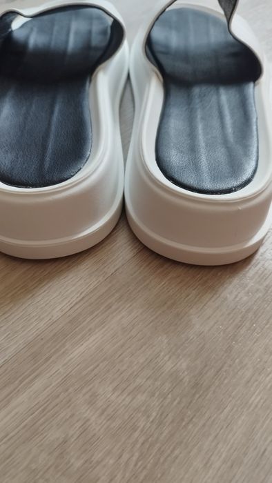 Шльопанці шкіряні