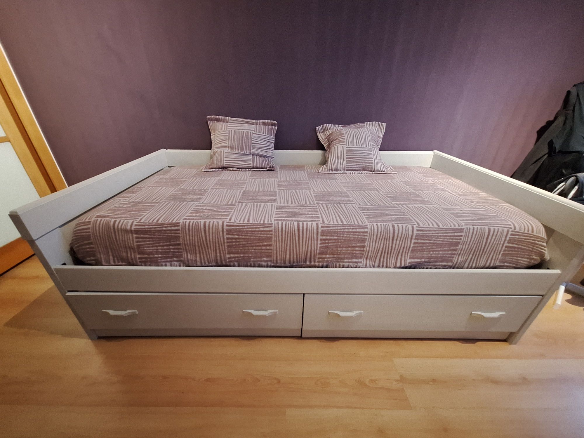Vendo cama individual com 2 gavetões