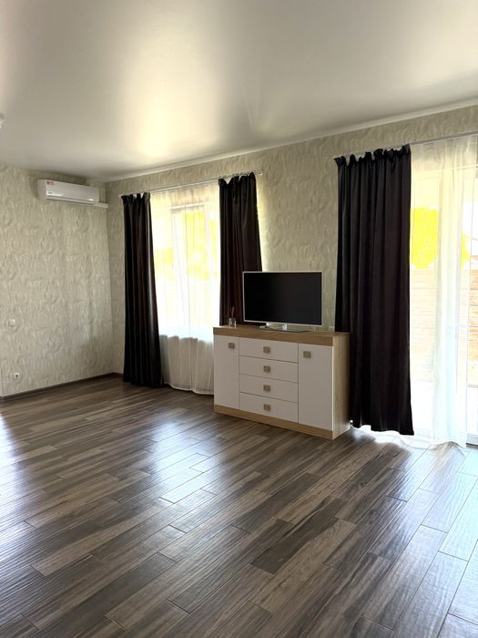 Довгострокова аренда затишного будинку - с.Братське