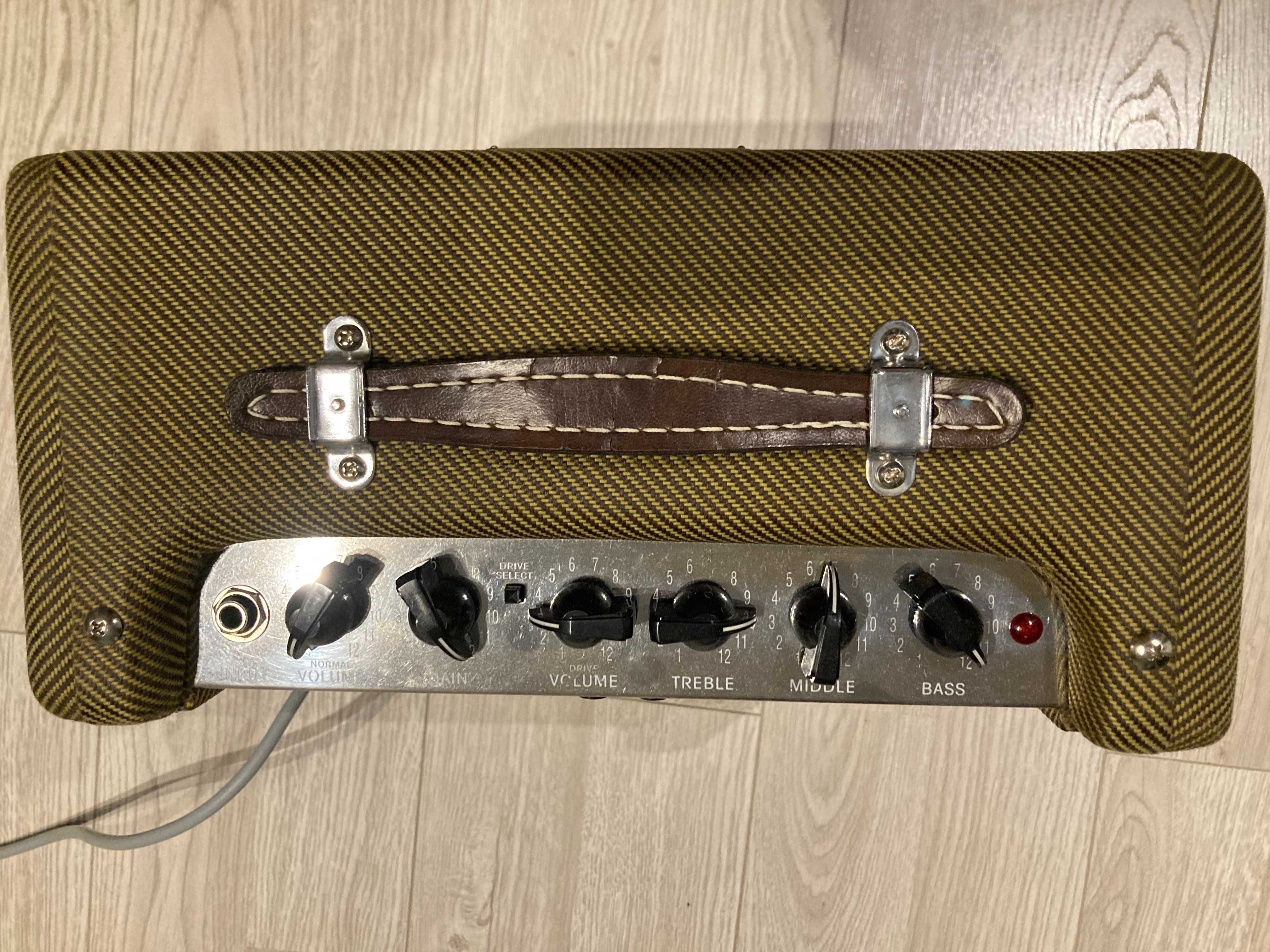Wzmacniacz gitarowy FENDER Bronco 15W USA