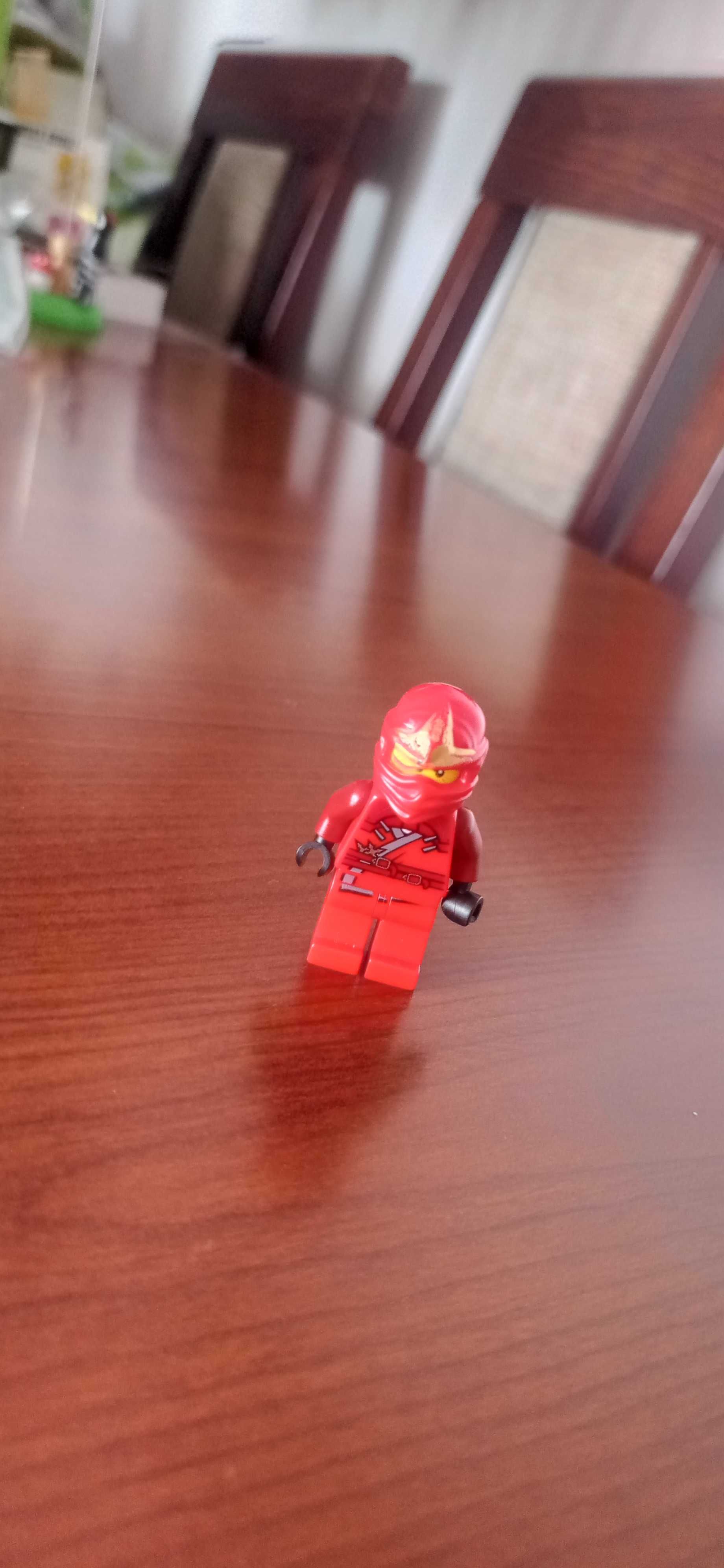 Figurka LEGO, czerwony ludzik