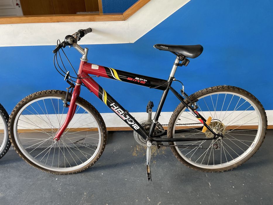 Duas Bicicletas montanha