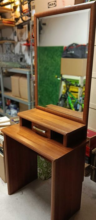 Toaletka Black Red White