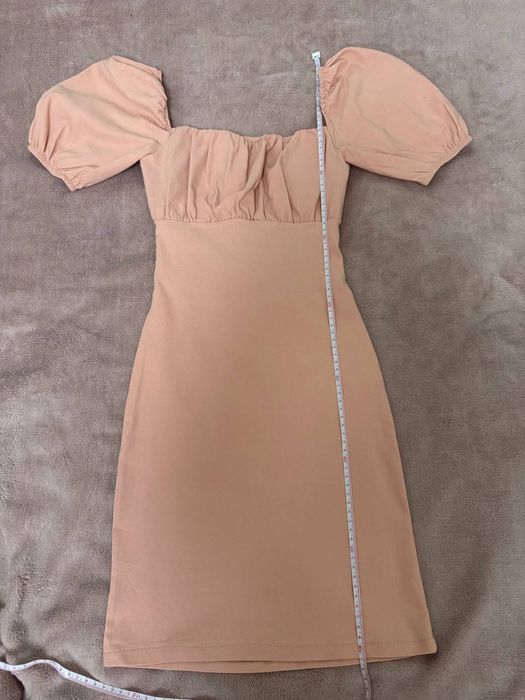 Сукня, з відкритою спинкою