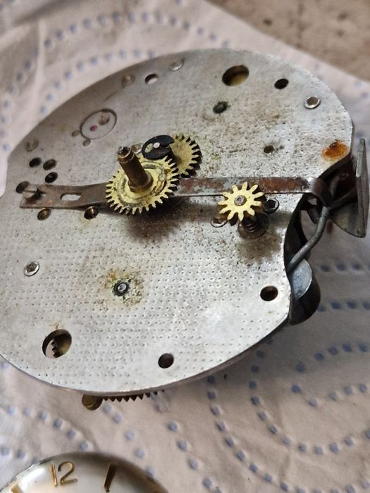 Mechanizmy budzika slava