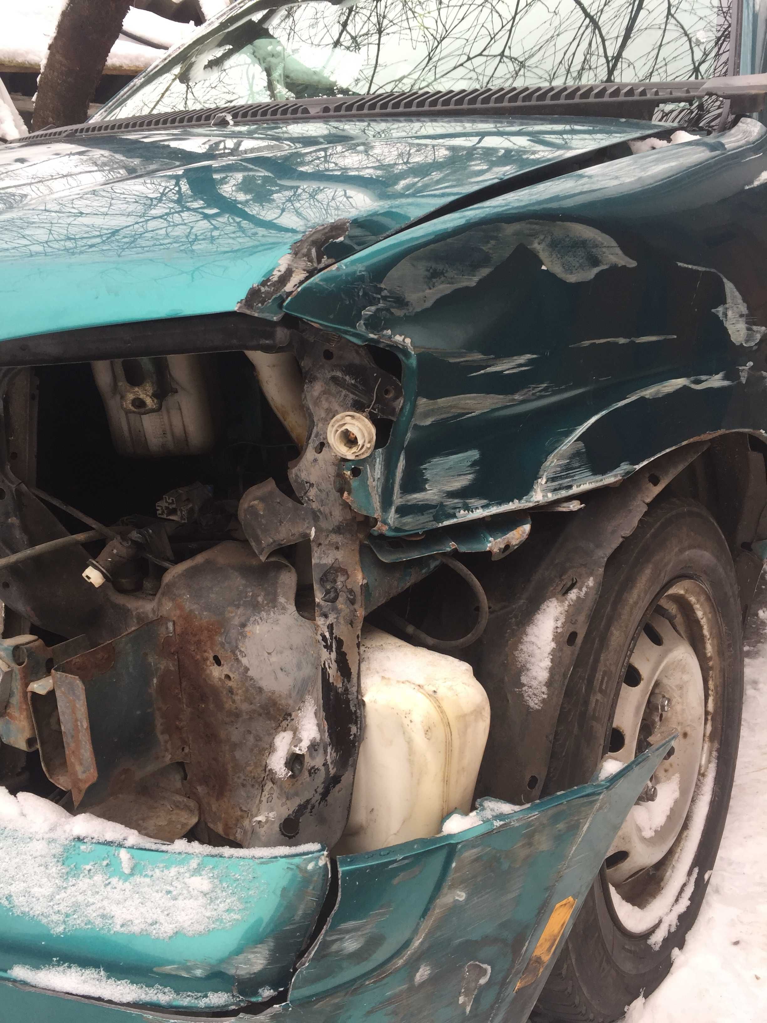 Mazda demio 2000, 1,3і На запчастини