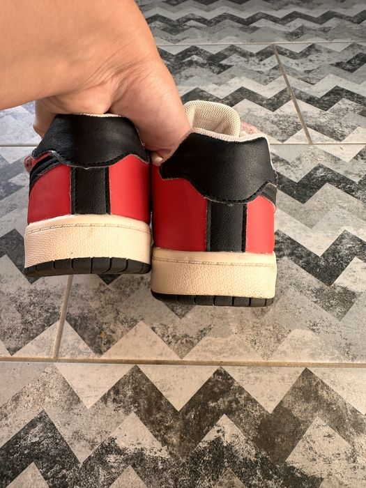 Продам кросівки унісекс