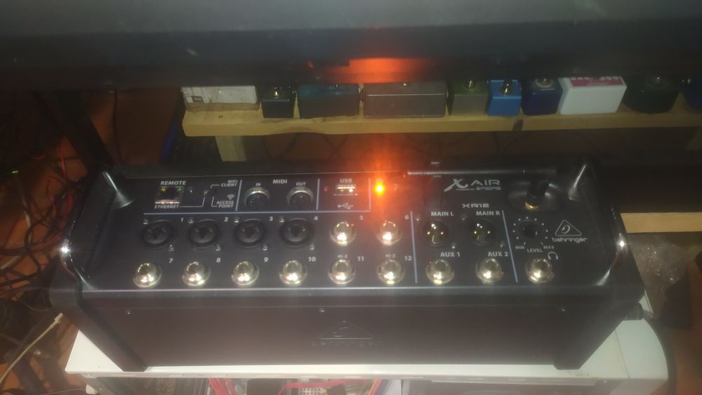 Цифровий пульт Behringer X Air 12, мікшер