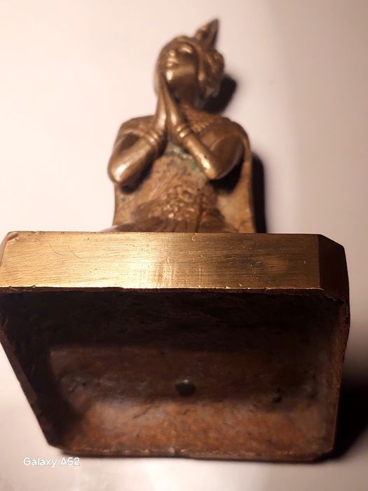 Figurka , rzeźba Budda , brąz lub mosiądz piękna , ciężka  solidna