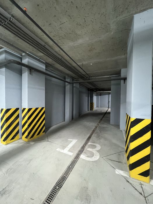 Продається паркомісце п вулиці Повітряна 78, ЖК Повітряна Hall