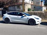Tesla Model 3 Performance com 28 meses com Autopilot aperfeiçoado