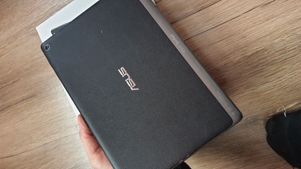 Продам планшен Asus ZenPad10