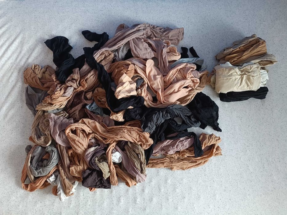 Zestaw 10 rajstop i 10 par skarpetek