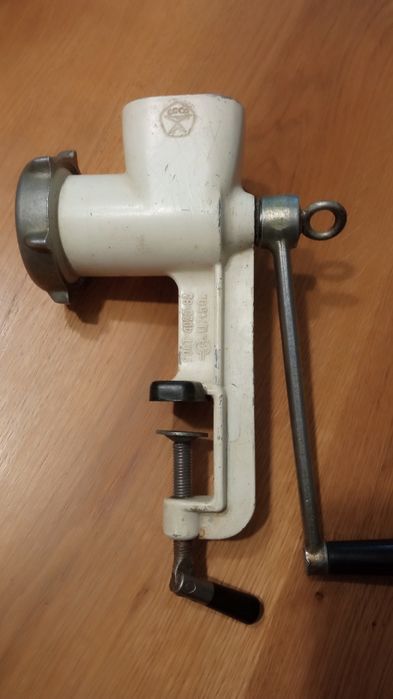 М'ясорубка подрібнювач  ручна механічна емалірована ГОСТ