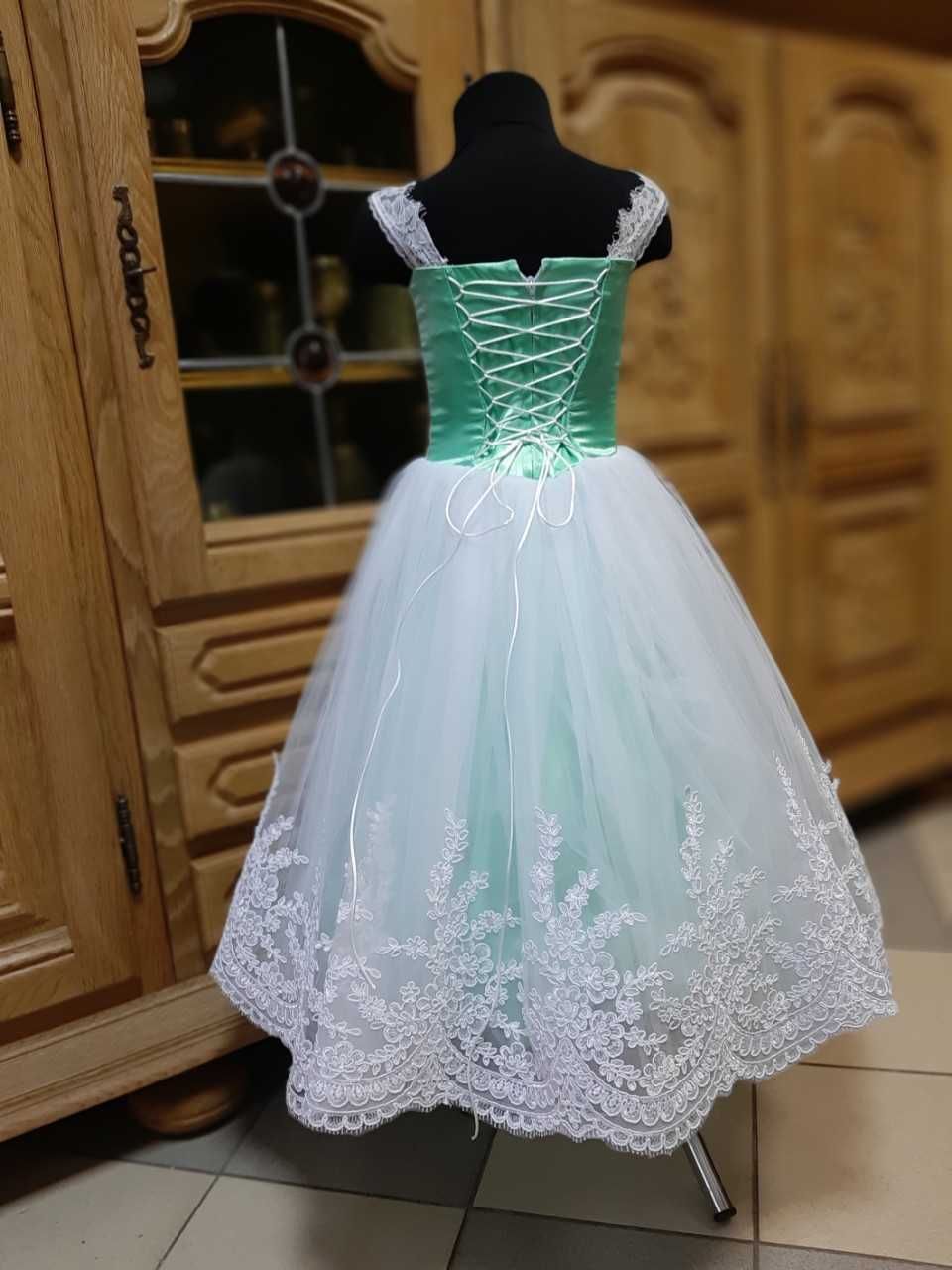 Неймовірно ніжна та гарна сукня на 5-6 платье зелене платя весна