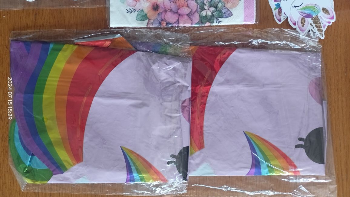 Dekoracje urodzinowe z motywem jednorożca balony, zaproszenia, toppery