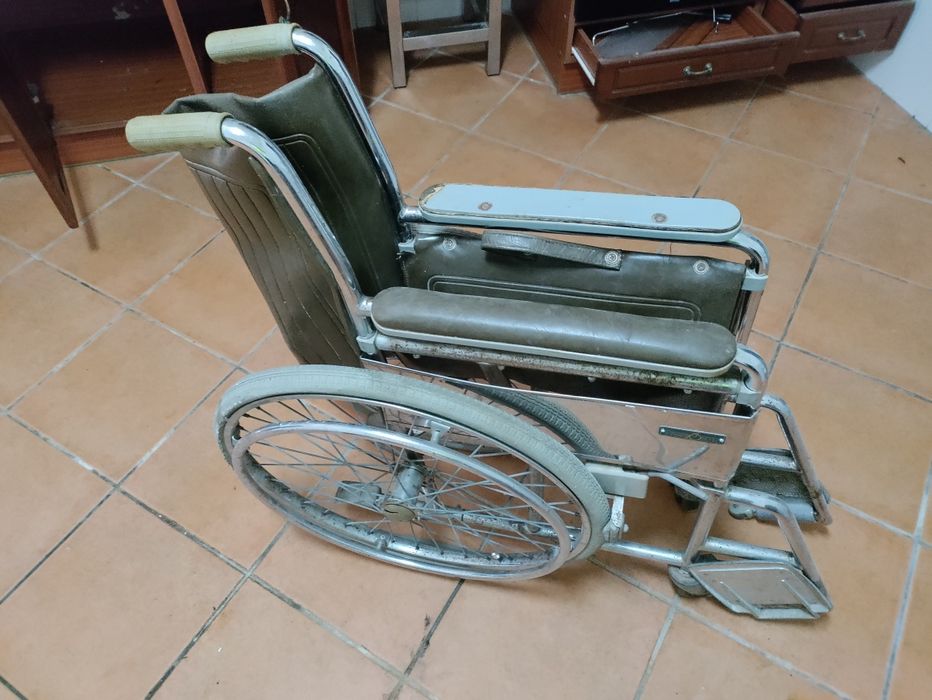 Cadeira de Rodas em mau estado