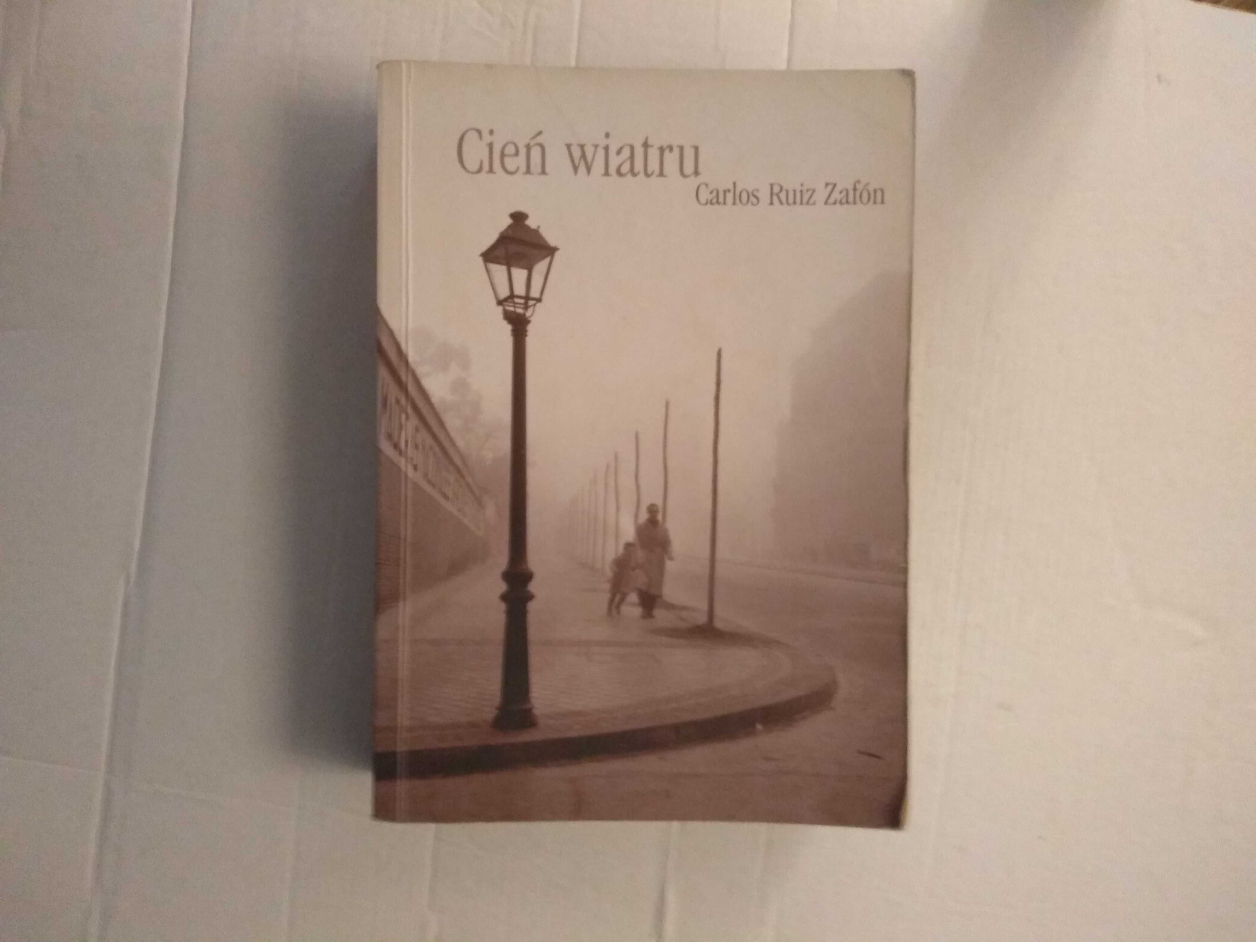 Dobra książka - Cień wiatru Carlos Ruiz Zafon (C)