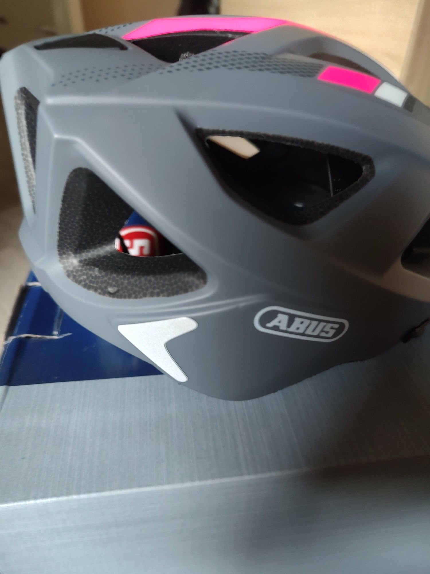 Kask Rowerowy ABUS Aduro 2.0 conctete Grey M