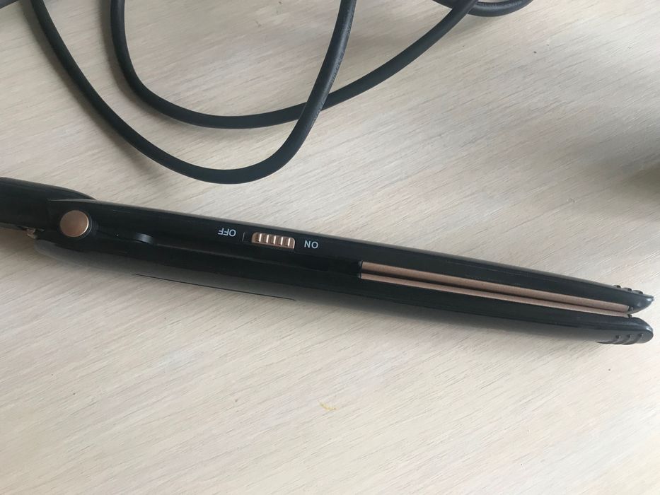 Вирівнювач праска для волосся