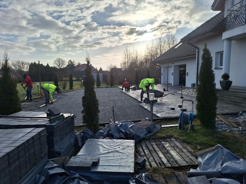 Układanie kostki brukowej/brukarstwo/tarasy drewniane
