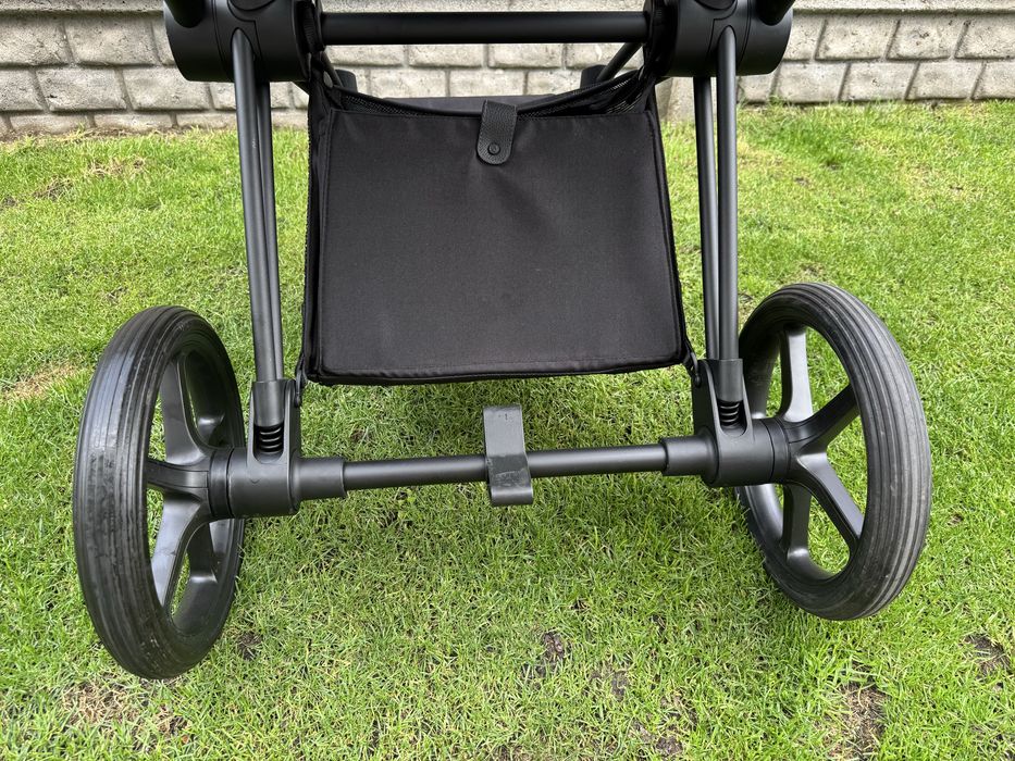 Cybex Priam 4.0 Black / Black Matt ( Gondola + Stelaż )