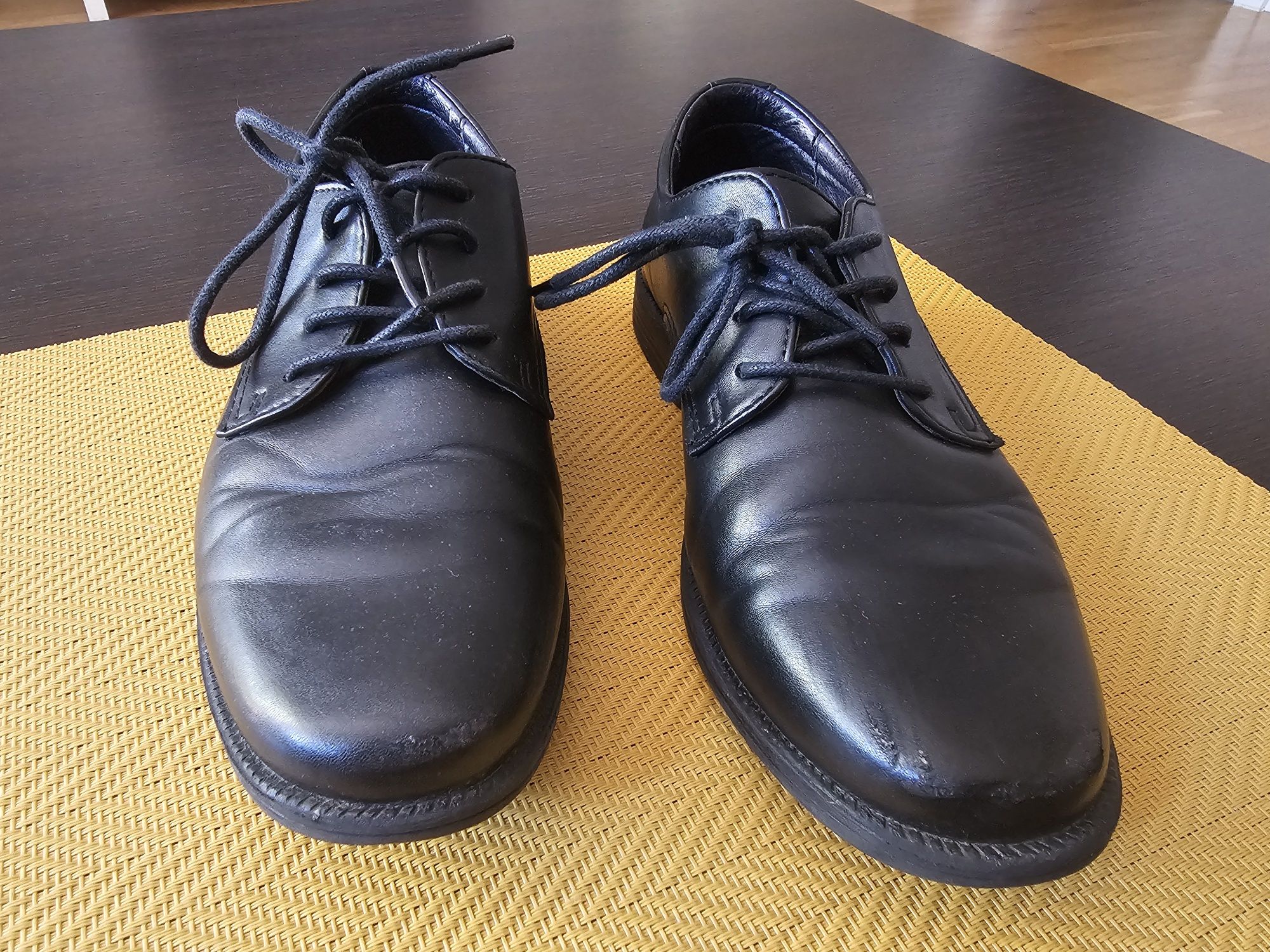 Czarne eleganckie buty chłopięce Cool Club r. 33