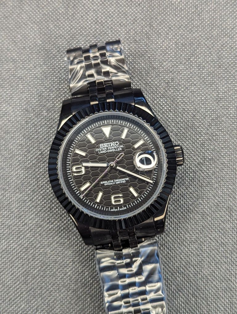 Seiko mod stealth dweller